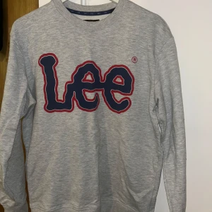 LEE sweatshirt  - Lee sweatshirt i fint skick  Storlek M 