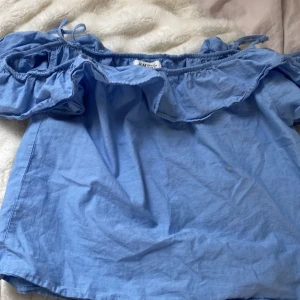 Tröja  - Säker min fina blus från h&m för den kommer inte till användning använd väldigt sparsamt köpte för 250kr