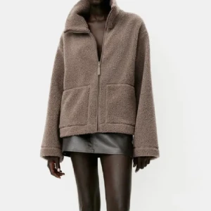 Jacka i pile  - Ny med lappar kvar, strl L men passar S/M💖