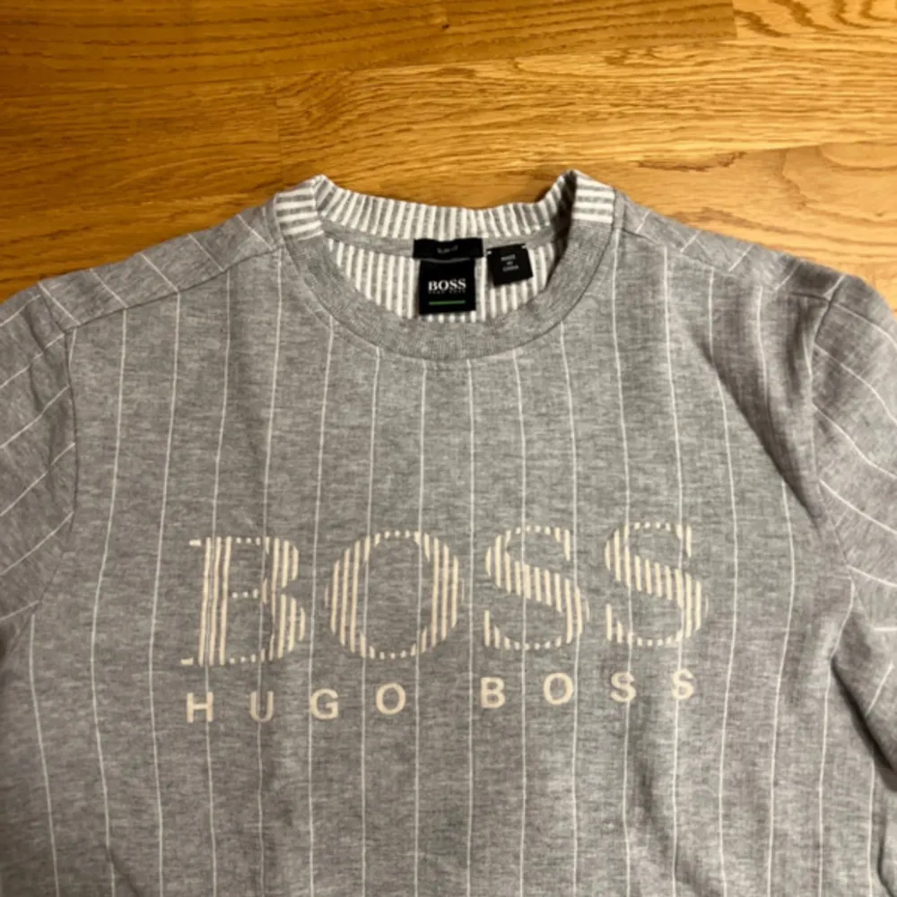 Boss tröja, slim fit storlek S, inga problem med den . Tröjor & Koftor.