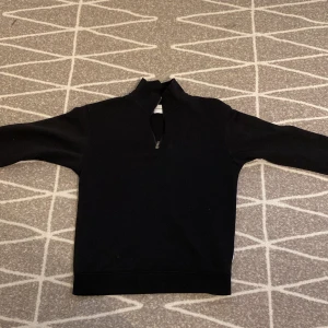 Tröja - Jack   Jones tröja jätte bra med stil passar bra storlek S