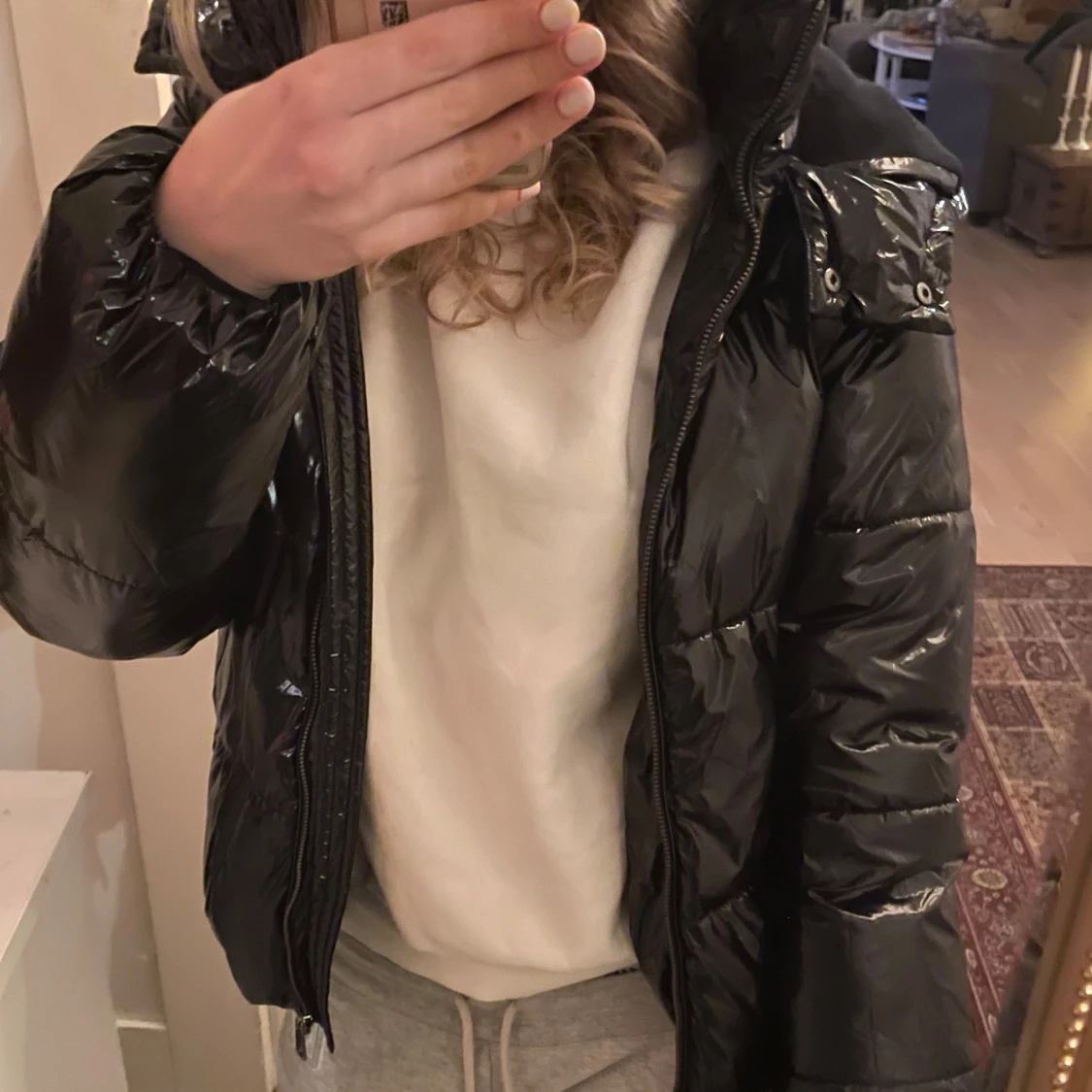 Svart glansig vinter jacka  - 90