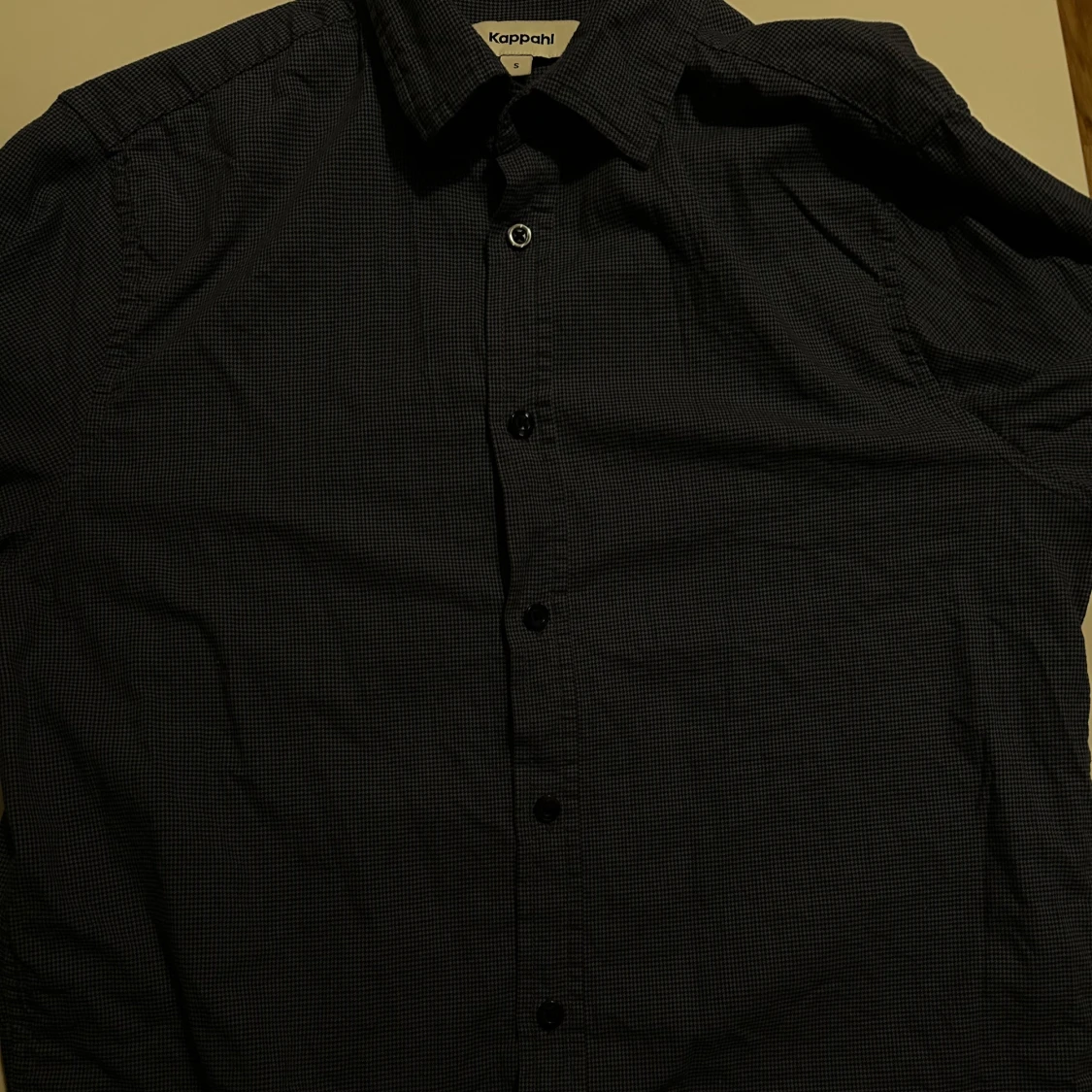 Mörkblå rutig skjorta från Kappahl