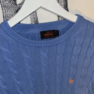 Morris tröja - Tja säljer stilren kabelstickad Morris tröja i fint skick, inga defekter eller fläckar, skriv om ni har några frågor.