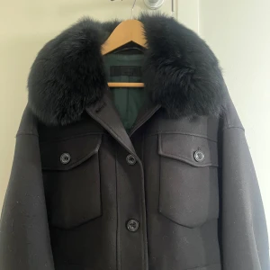 Meotine jacka!! - Säljer nu den här skit snygga jackan!! Skiv för frågor eller intresse🥰🥰