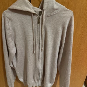 Kashmir blandad kofta - Snygg kashmir blandad kofta från stenströms, inga defekter förekommer 