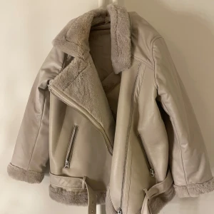 Biker Jacket - Biker jacka från HM  Använd fåtal tillfällen Inga markeringar/slitage Så gott som ny!  Strl XL