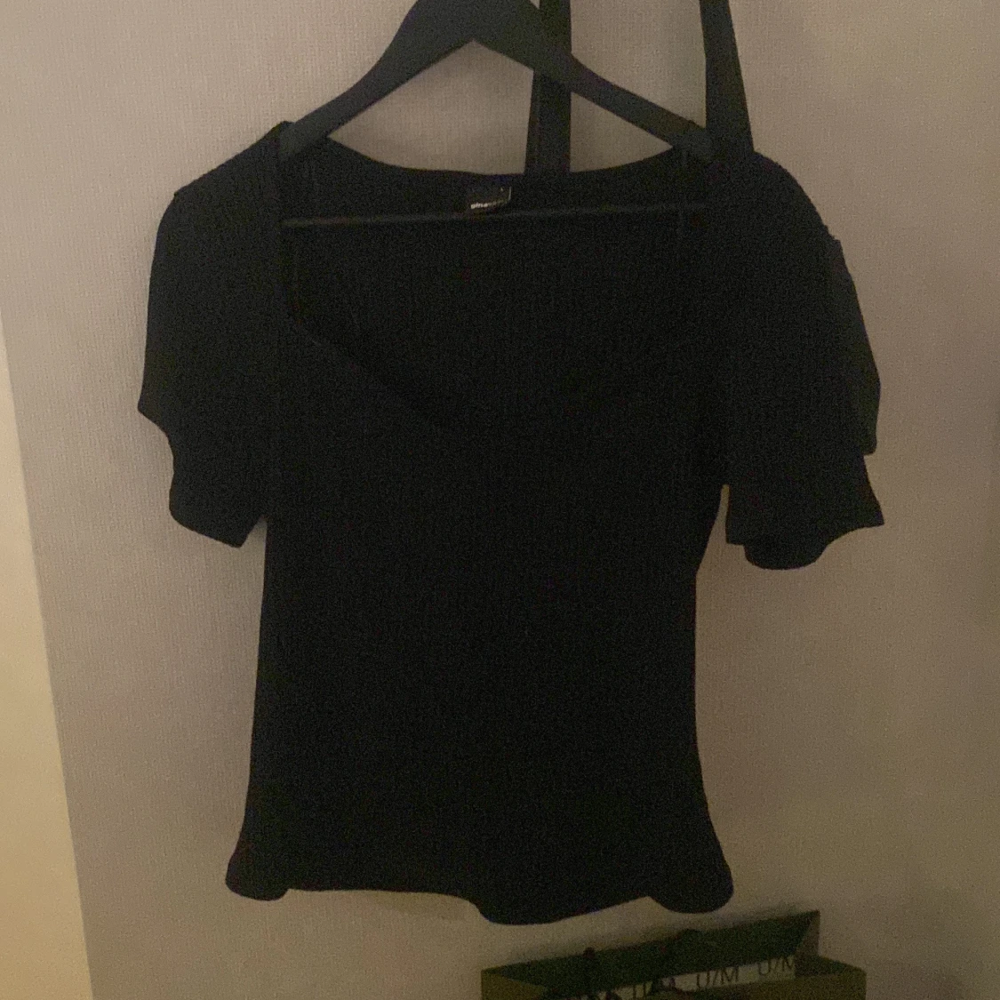 Svart topp från Gina Tricot