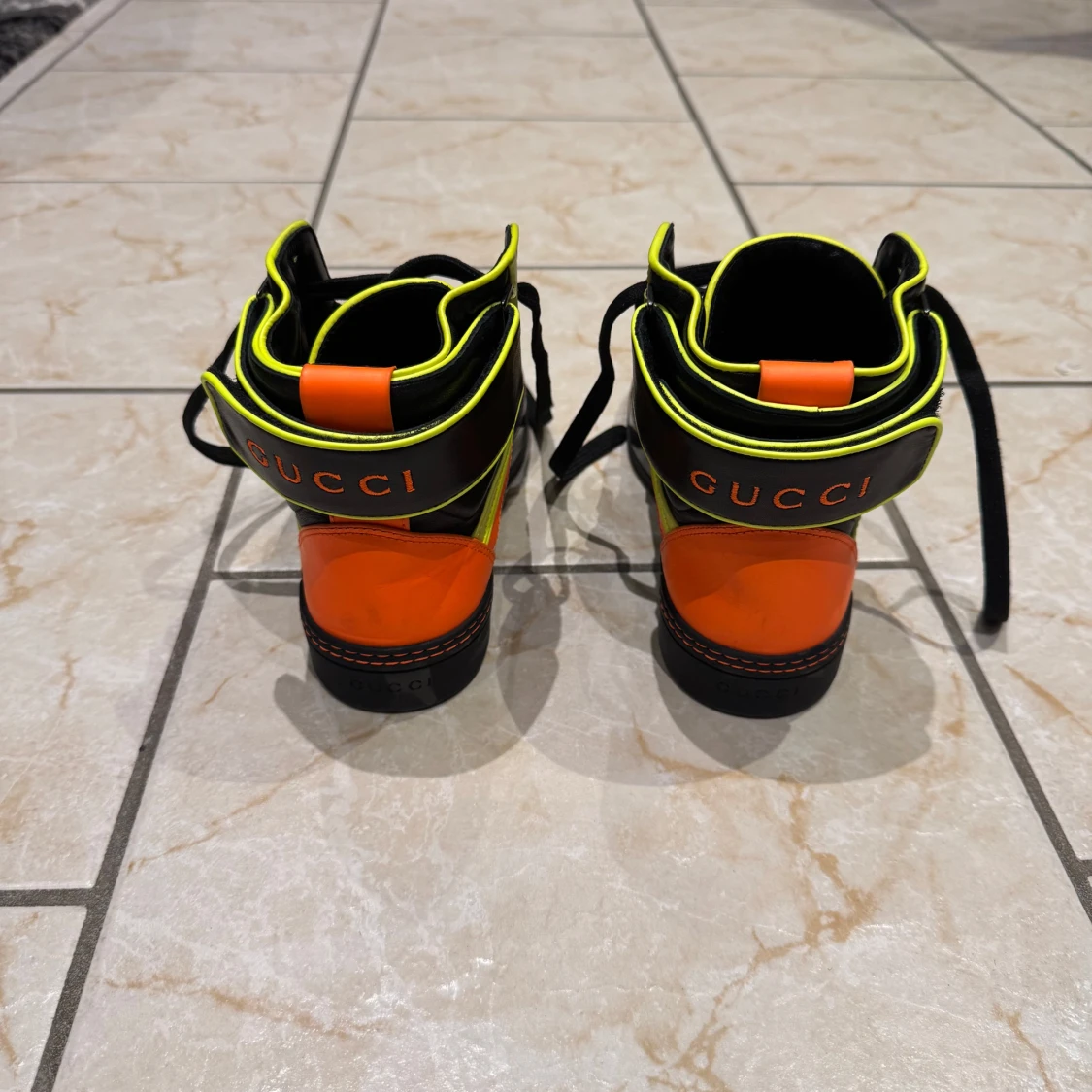 Neon sneakers från Gucci - 91