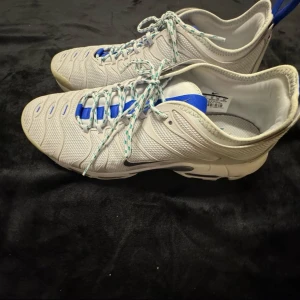 Nike Tn skor - I jätte fint skick, endast använda 2-3 ggr. Storlek 45 Skicka meddelande vid funderingar. Självklart äkta