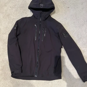 Sail racing jacka svart L - Sail racing jacka storlek L