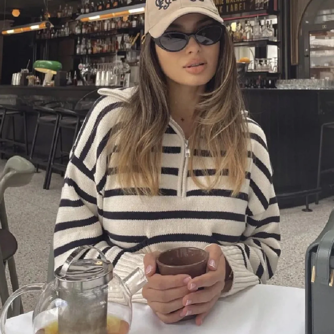 Randig stickad tröja med dragkedja