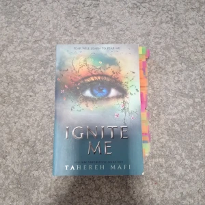 Ignite Me - Boken 'Ignite Me' av Tahereh Mafi 