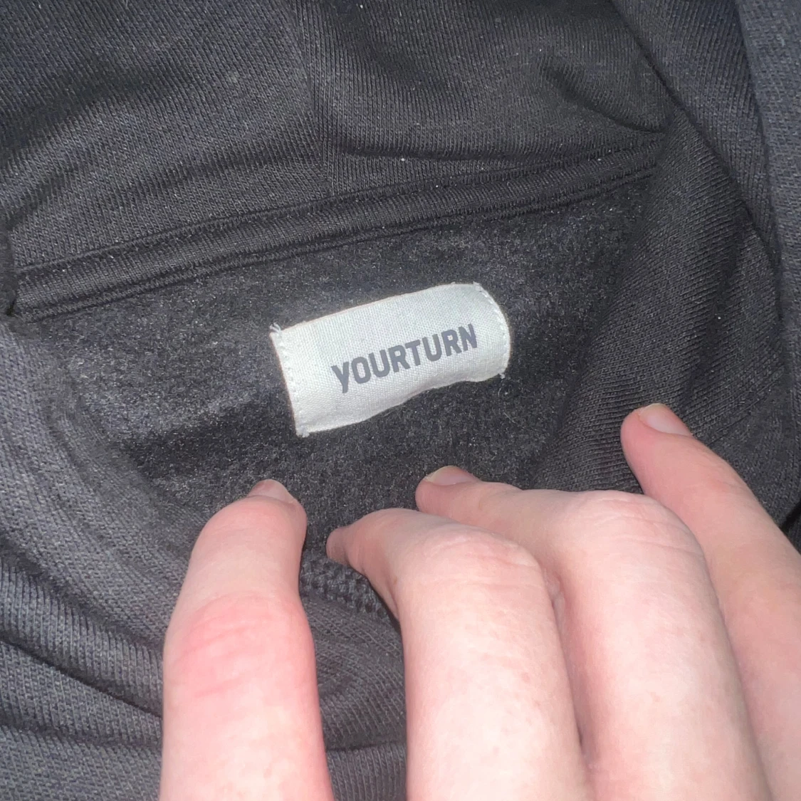 Svart hoodie från YOURTURN - 91