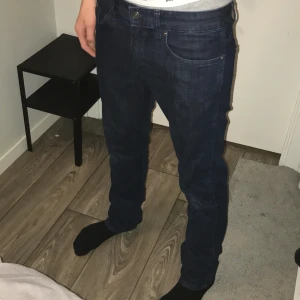 Mörkblå Hugo Boss Jeans - Snygga mörkblå jeans Från hugo boss (gammal version) (Grisch) 
