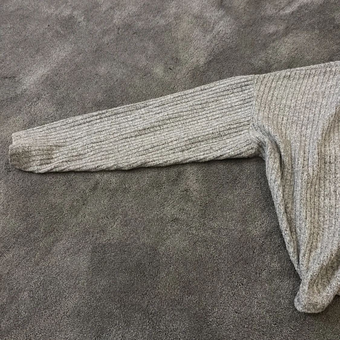 Grå tröja - 90
