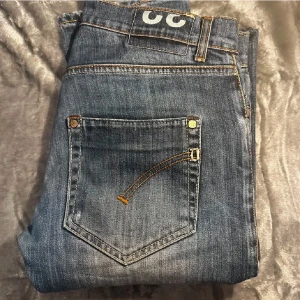Dondup jeans - Tjena! Säljer nu dessa as feta Dondup jeans. Passar till allt, väldigt stilrena och skick 10/10. Pris kan diskuteras!
