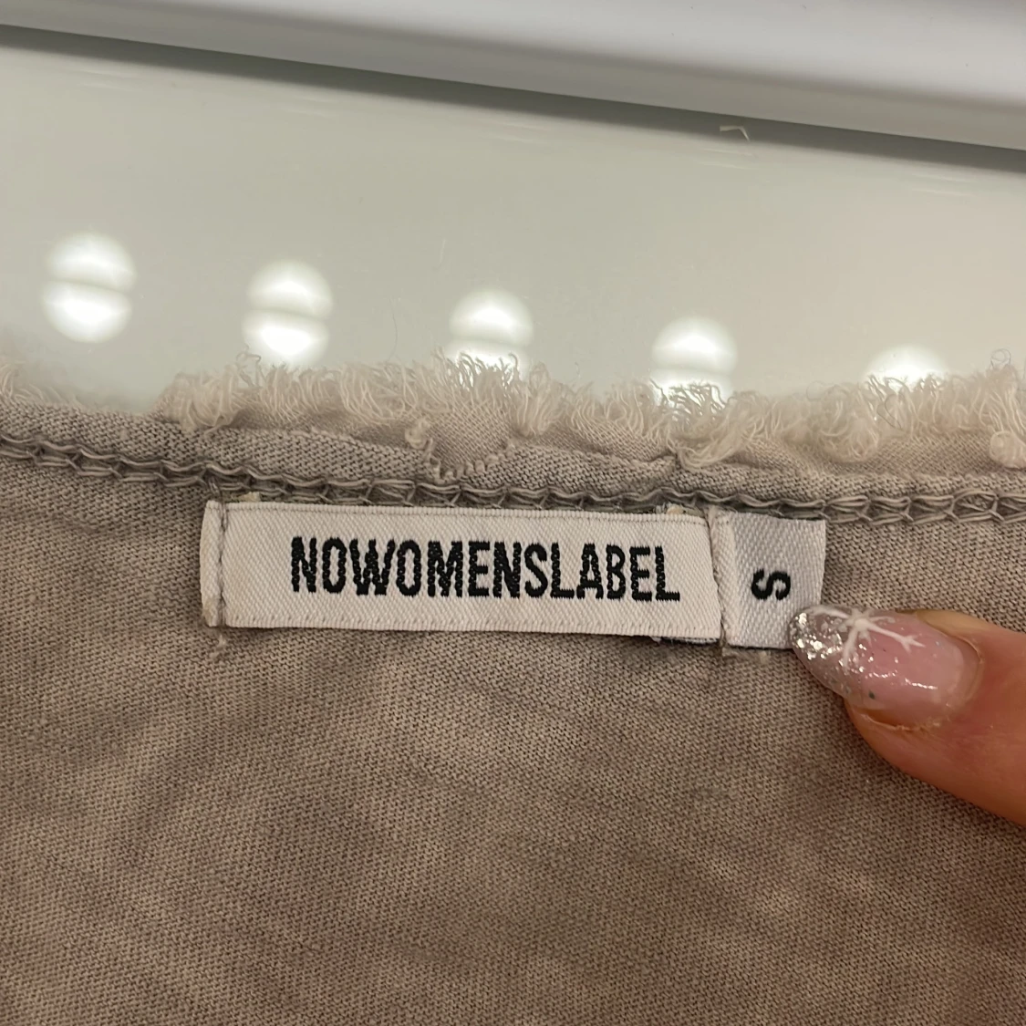Beige T-shirt från NoWomensLabel - 92