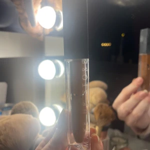 Smooth Cover Espresso Concealer från Make Up Store - Säljer en Smooth Cover Concealer i färgen Espresso från Make Up Store. Perfekt för att täcka ojämnheter och ge en jämn hudton. Kommer i en smidig tub med svart lock. Kan användas som countoure/bronzer!