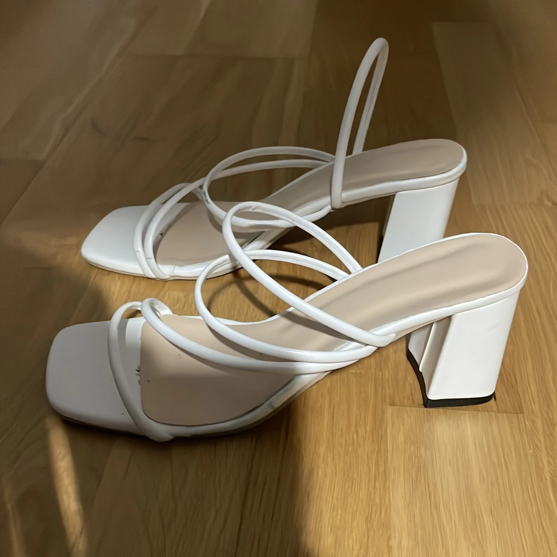 Vita sandaler med klack - 91