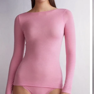 Intimissimi tröja  - Säljer mina rosa intimissimi tröja då den inte kommer till användning. Har haft på dig den några få tal gånger och den är i väldigt bra skick.