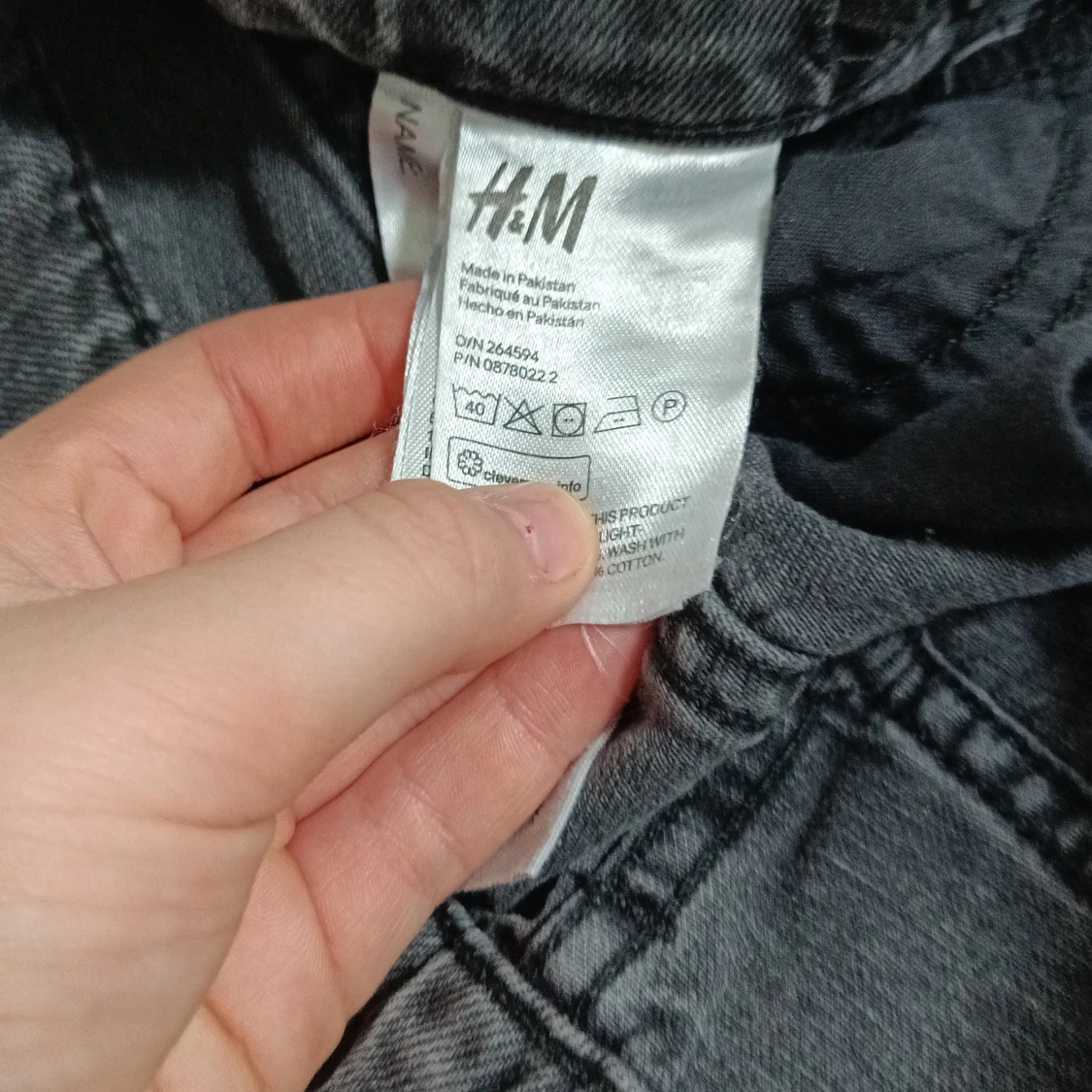 Grå jeanskjol som har aldrig använts  - 93