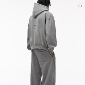 STWD hoodie tillsammans med byxorna  - Lite större i storlek, bagge,  i perfekt skick, bara använt tre gånger 