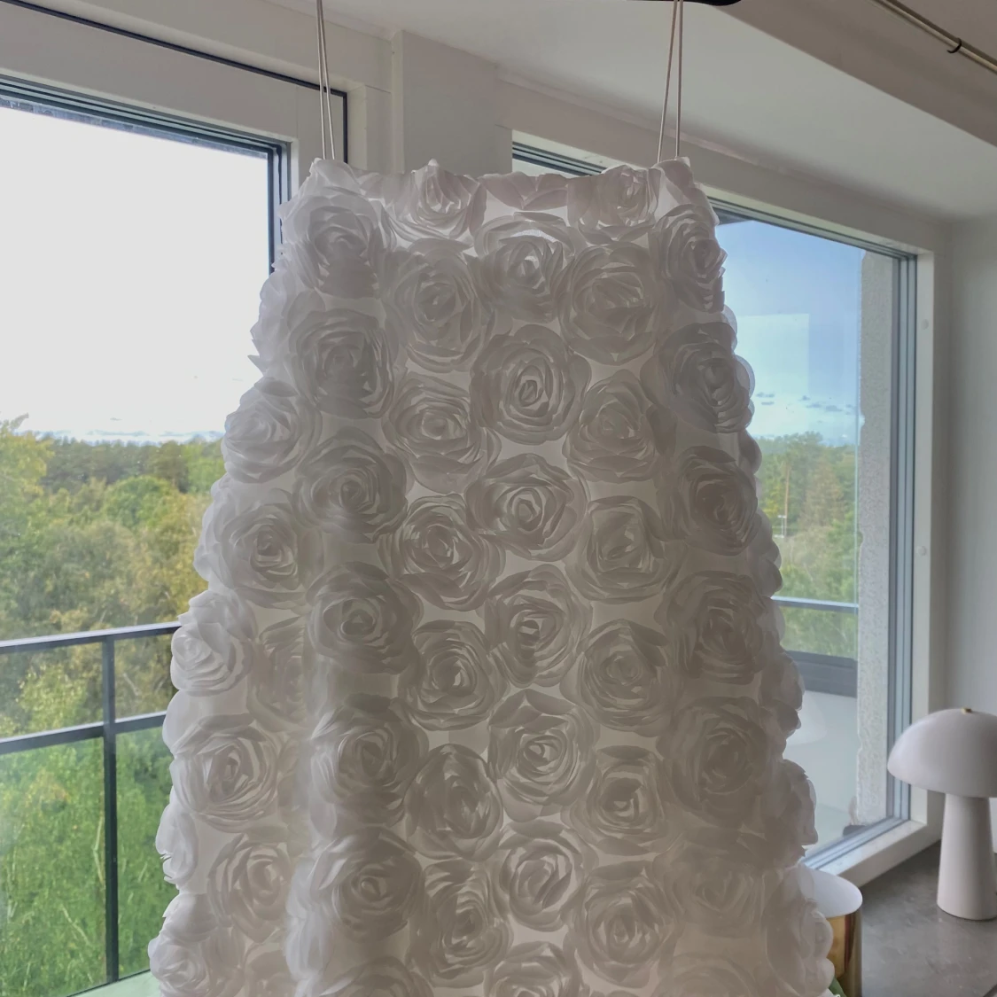 Blommig vit klänning - 90