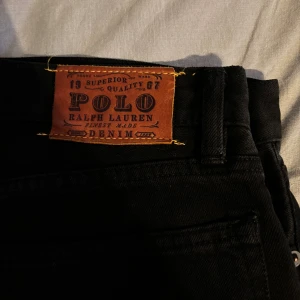 Ralph lauren Jeans  - Säljer ett par straight leg Ralph Lauren jeans i färgen svart. Storlek W31 L32 Pris kan diskuteras! 