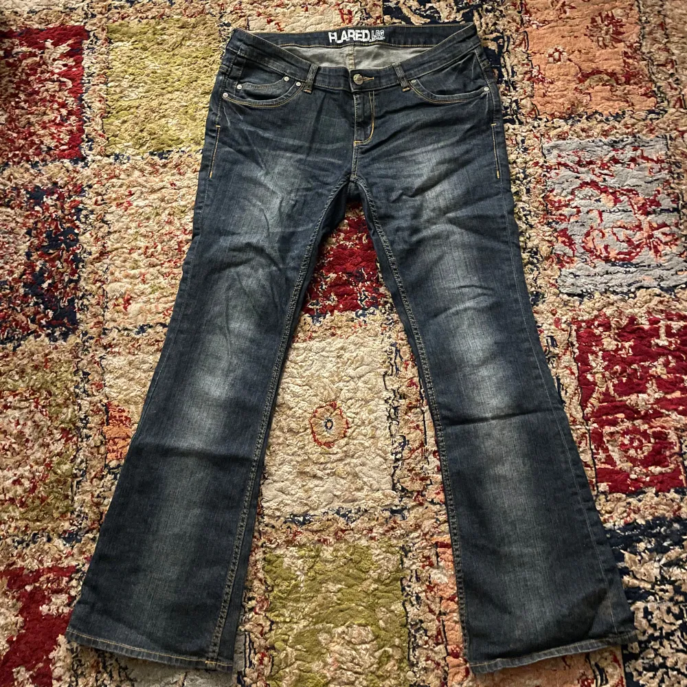 Midjemått: 42-43 cm innerbenslängd: 76 cm 💋💋💋. Jeans & Byxor.