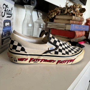 Vans - Skitsnygga och speciella låga vans! Använda 1-2 ggr, otroligt bra skick. Köparen står för frakt eller hämtas i Malmö 💖