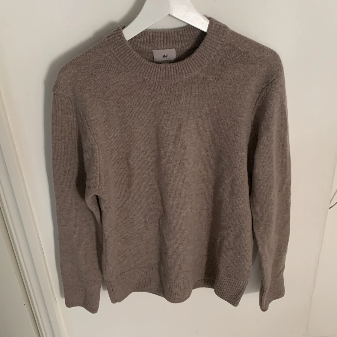 Beige stickad tröja från H&M