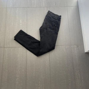 Replay Anbass Jeans  - Säljer nu dessa replay anbass jeans, skriv för fler bilder/frågor🙌🏼