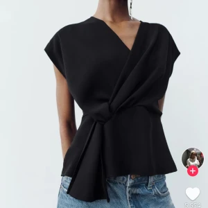 Zara topp - Superfin svart topp från zara. Aldrig använd.