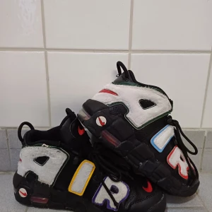 Nike air uptempo - Säljer nu mina Nike air uptempo eftersom att dom är för små för mig. Bra Skick använda ett fåtal gånger.  Pris som nya: 1600kr Skriv till mig om du är intresserad eller har några frågor!