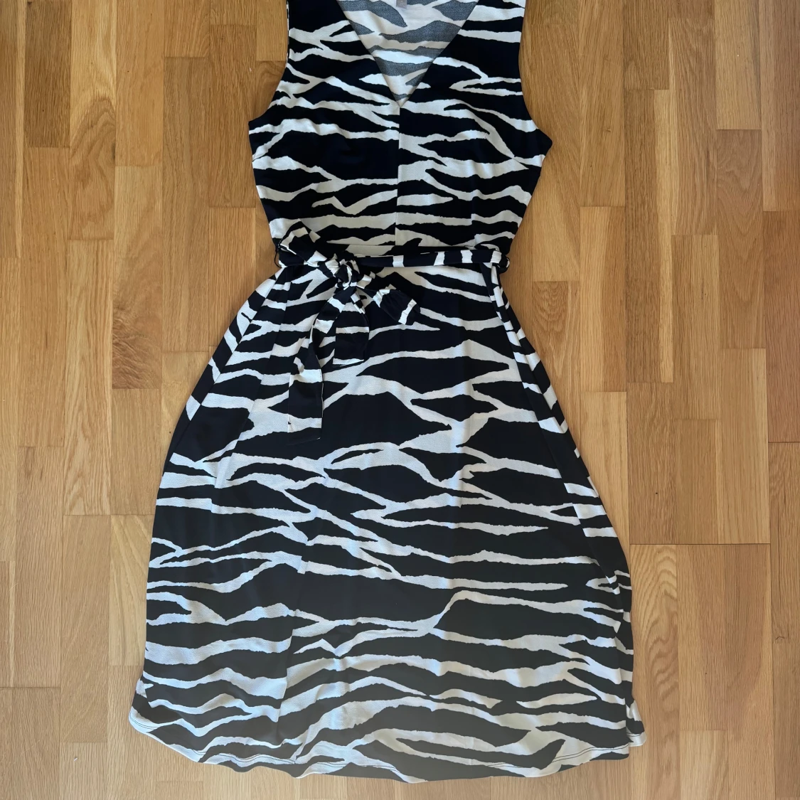 Zebramönstrad klänning - 90