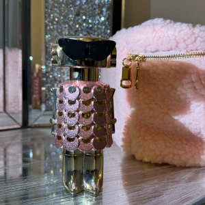 Paco Rabanne Fame Blooming Pink  - Fame Blooming Pink EdP 80ml, endast testad så är som ny. 🦋 