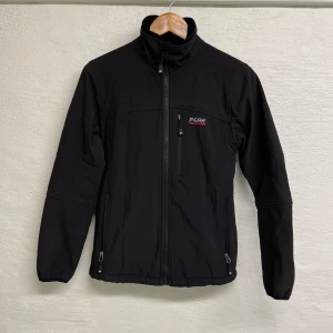 Peak performance jacka  - Peak performance jacka i storlek S.