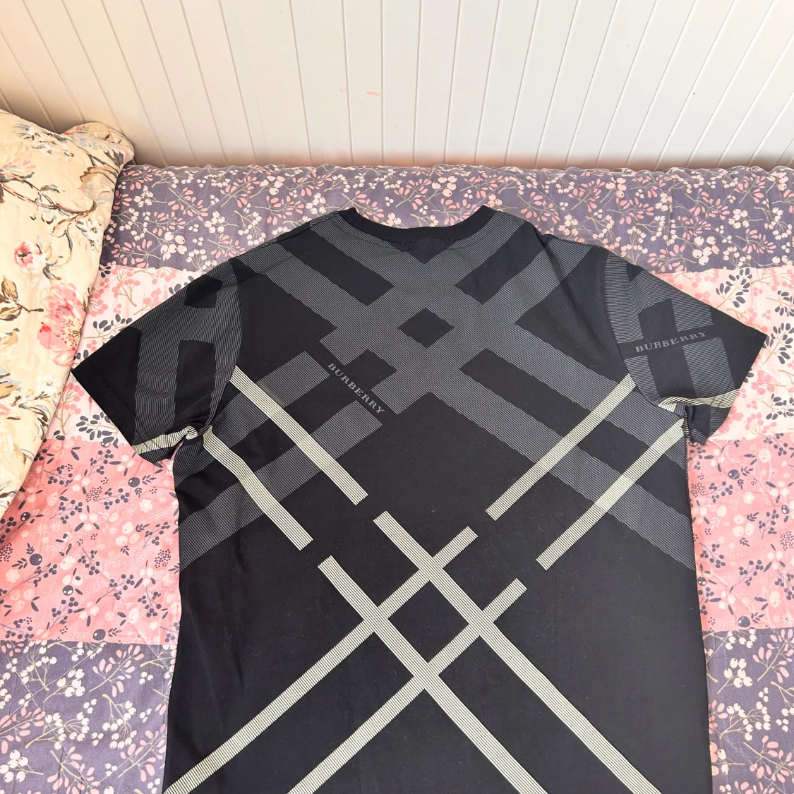 Helt ny Burberry T-shirt  - 90