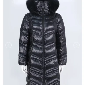 Helt ny dunjacka äkta päls  - Stor lagerrensing av upphörande butik. Nypris på denna jackan 3199:- Nuvarande pris: 1199:-