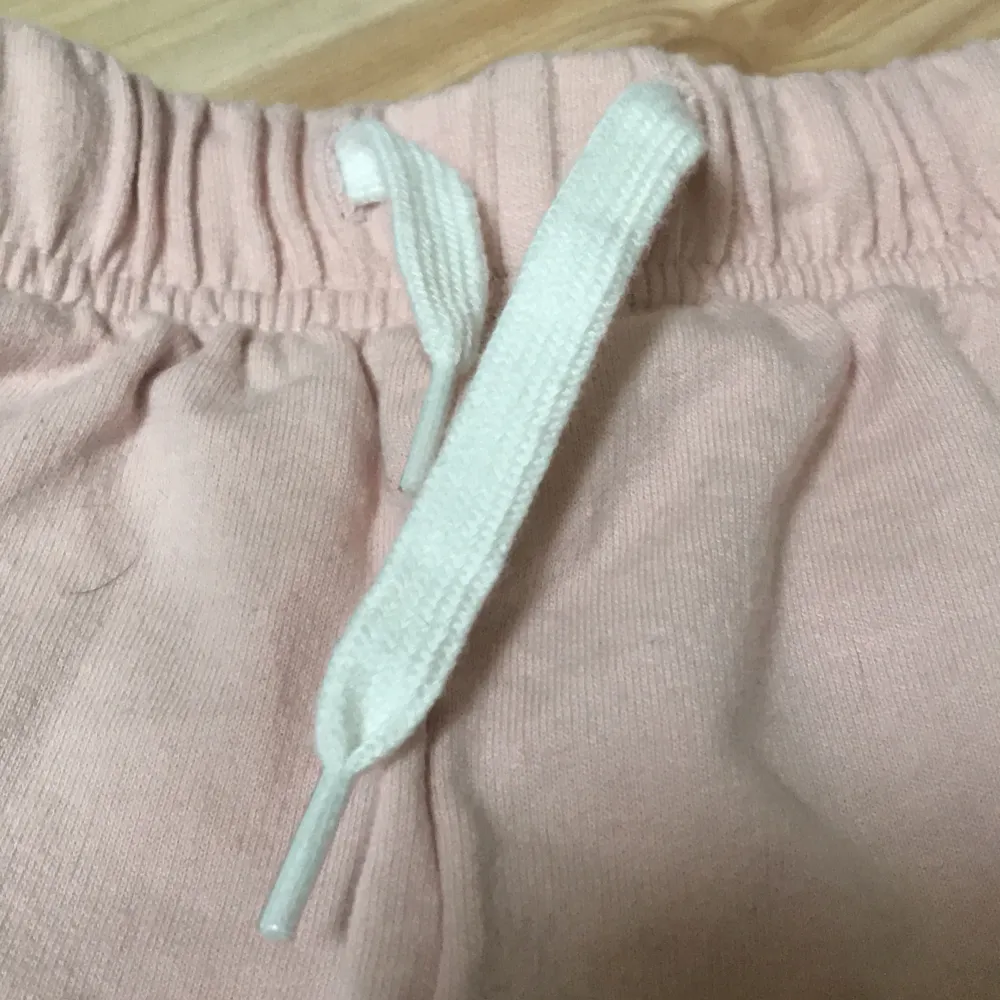 Rosa shorts, mysig shorts bra kvalite knappt använda. Shorts.