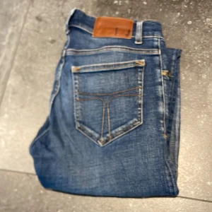 Tiger of Sweden jeans riktigt fräscha  - Ett par riktigt snygga jeans 