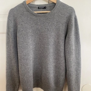 Ulltröja - Säljer denna riktigt snygga ull och Kashmir tröja från tiger of Sweden. Skick 9/10 (lite nopprig bara) storlek S. 