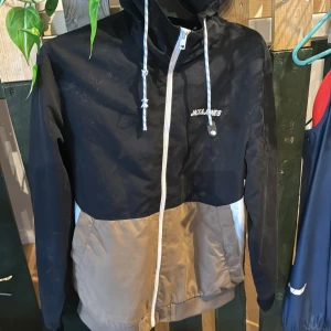 Jack&jones  - Vindjacka hel & ren 