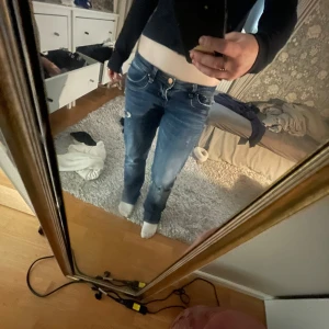 ltb jeans valerie - väldigt bra skick de är i strl 28/32  skriv ifall ni vill ha mer bilde Tellier funderar på nått💞