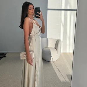 Balklänning  - Från bubbleroom  Köptes för 1399 kr, använd en gång  Säljer för 650 kr 