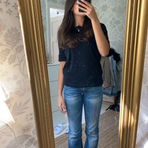 Ralph louren t-shirt - Fin Ralph lauren t shirt i färgen svart. Använd under några tillfällen men inga defekter. Skriv för mer bilder/frågor. Pris kan diskuteras vid snabbt köp