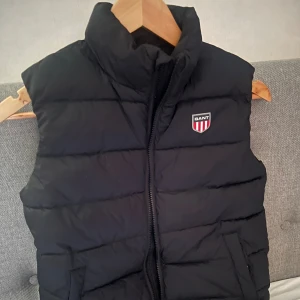 Gant väst  - Oanvänd Gant väst Storlek: 152