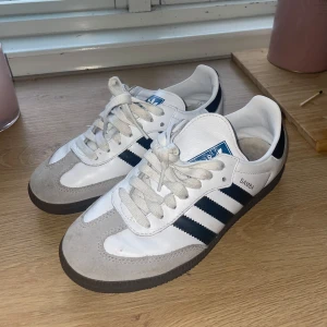 Adidas Samba sneakers  - Köpte dem i våras men har inte kommit till användning. Så använda men i mycket fint skick! 