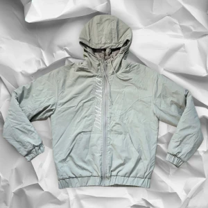 Dime jacka  - Dime jacka i 9/10 skick precis som nya. Nya priset var 2000kr. Mer information , bilder och prisdiskussion i dm. ✔️Äkta✔️